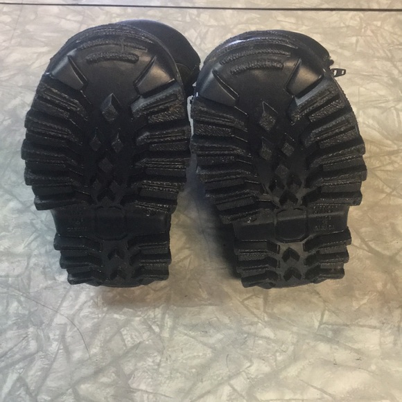 Size 6 Baby Snow Boots - Picture 5 of 6